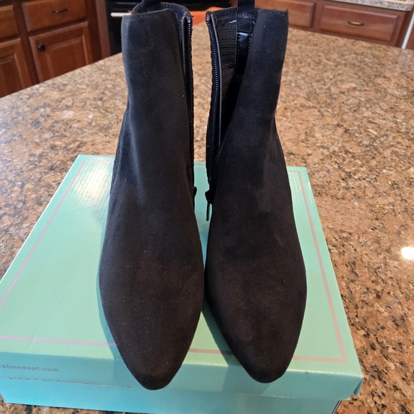 Marbella Black Suede Kitten Heel Ankle Booties 10M - Picture 5 of 6